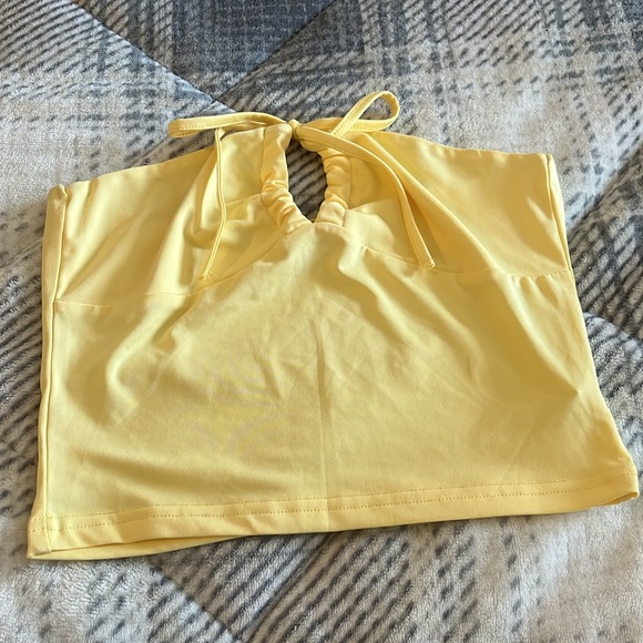 crop top - Picture 4 of 4